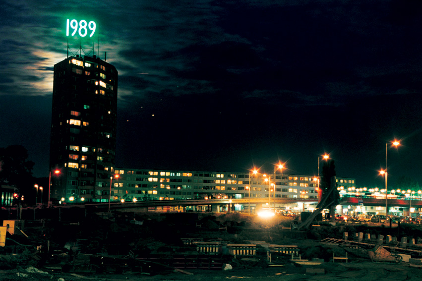 1989 (1991) bij nacht