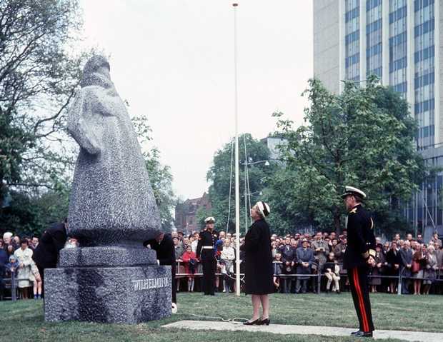 Onthulling op 4 mei 1968, foto ANP