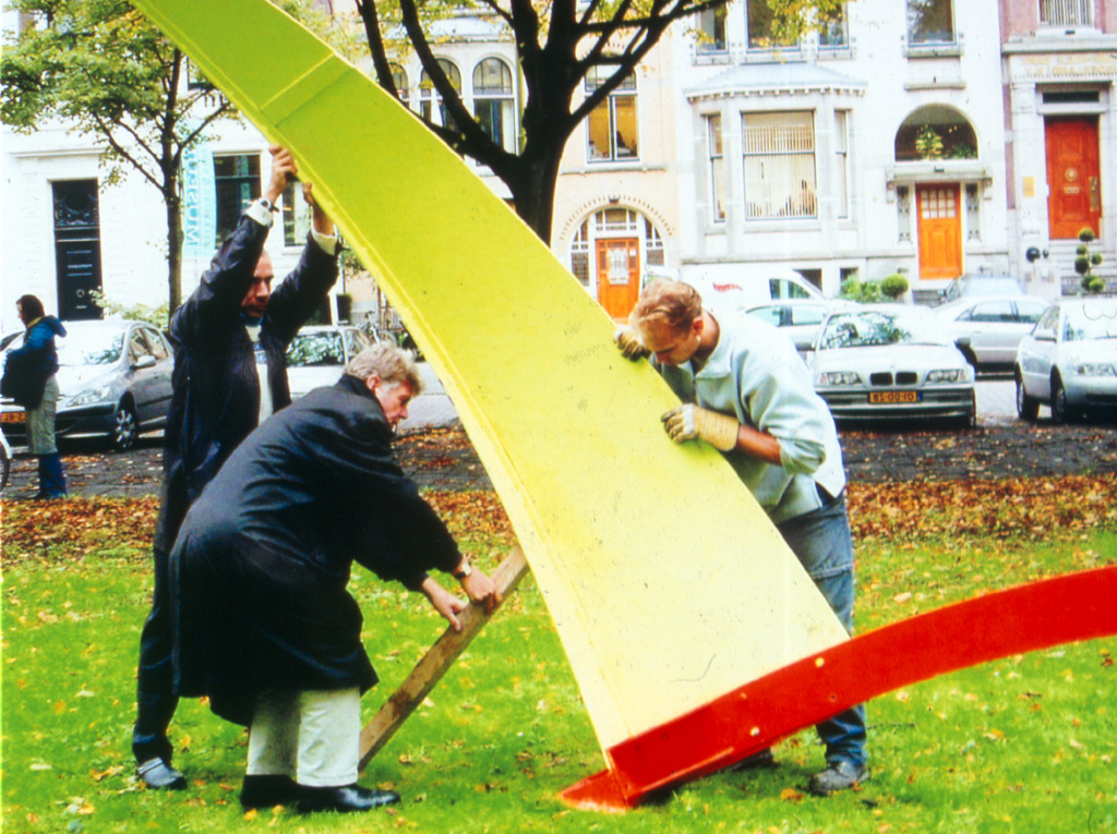 Placing 'Quill' at the 'Parklaan', November 2003