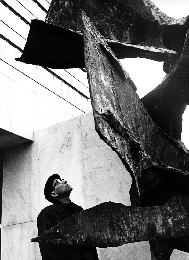 Wessel Couzijn bij zijn schepping, 1963