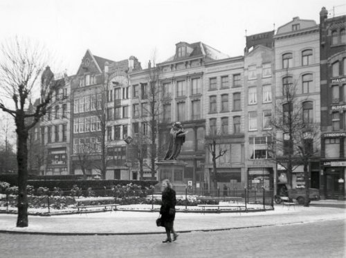 Erasmus op een besneeuwde Grote Markt (1940), foto Smits, Collectie Spaarnestad