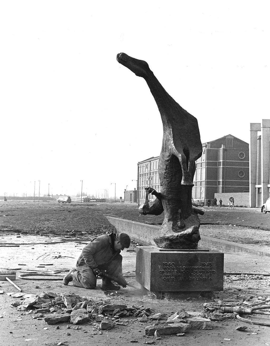 werkzaamheden verplaatsing Vallende ruiter (1957)